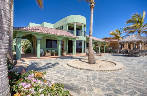 Los Barriles Villa | BEACHFRONT HOUSE LOS BARRILES - Prime location - Two blocks from restaurants