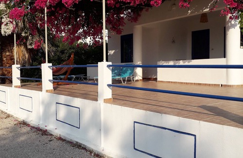 Kalavarda House | BEACHFRONT HOUSE WITH MAGICAL SUNSETS