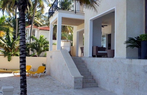 ProCab Apartment | Beachfront, Jacuzzi on terrace, guest-friendly, near all shops/restaurants/bars!