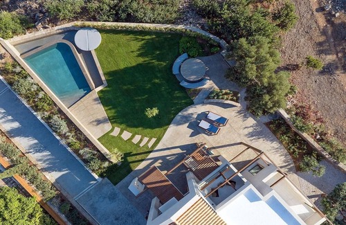 Agios Nikolaos Villa | Beachfront Linum Escape Retreat