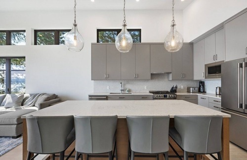 Black Creek House | Beachfront Luxury Suite #21 at THE BEACH HOUSE