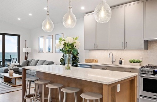 Black Creek House | Beachfront Luxury Suite #19 at THE BEACH HOUSE