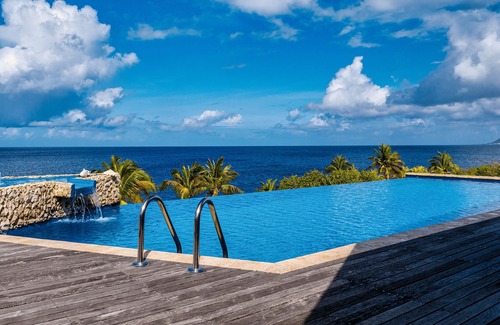 Sabadeco Villa | Beachfront luxury villa with private beach