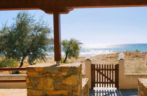 Myrina Apartment | Beachfront Maisonette With Pool