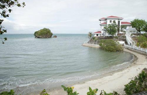 Buenavista Villa | Beachfront Mediterranean Villa with Pool