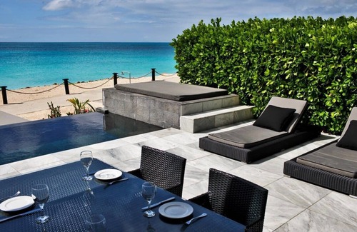 Fryes Beach Villa | Beachfront modern comber townhouse with pool at Ffryes Beach