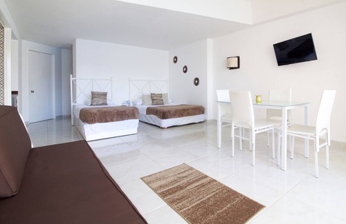 Costera Acapulco Hotel | Beachfront Suite at Hotel Torres Gemelas
