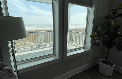 Freeport House | Beachfront NEW Luxury Build-4B, 4.5B, Elevator, near Surfside Beach, Freeport TX