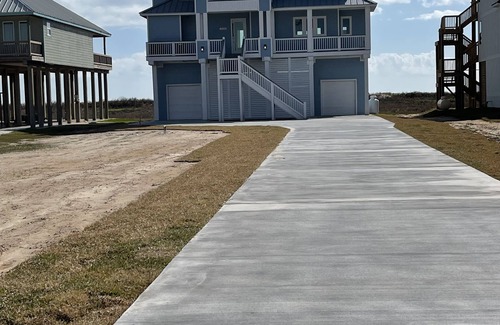 Freeport House | Beachfront NEW Luxury Build-4B, 4.5B, Elevator, near Surfside Beach, Freeport TX