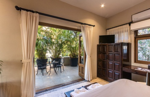 Huautlco Villa | Beachfront Oasis w/ Direct Beach Access