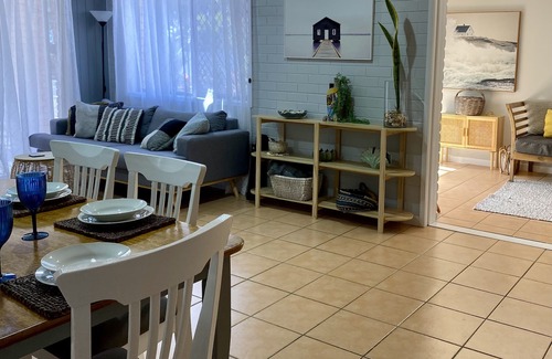Torquay Apartment | BEACHFRONT On The Esplanade - Bay Views - Spacious Ground Floor unlimitedWIFI
