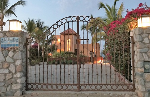 Los Barriles House | Beachfront on the Sand w/Infinity Edge Pool, Jacuzzi & swimmer friendly beach!