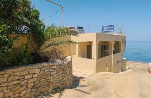 Agia Pelagia Apartment | Beachfront Panorama Triple Room in Kythira