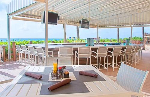 Singer Island Hotel | Beachfront Paradise! Private Beach Access & Relaxing Pool - 4 Units