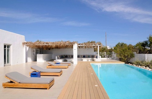 Chrissi Akti Villa | Beachfront Paros Villa | Villa Sandshell | 4 Bedrooms | Direct Access to Beach.