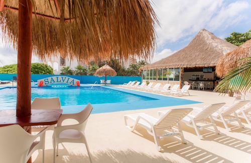 Zona Hotelera Condo | Beachfront Penthouse on the Sand! Amazing Views! Walk to Eat, Drink, Play!