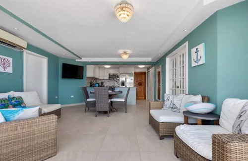 Isla Verde Apartment | Beachfront Penthouse Retreat- Pano 360 Sunrise Views-Airport 5mins-Free Parking