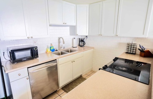 Punaluu Condo | Beachfront PENTHOUSE w/Views & A/C!