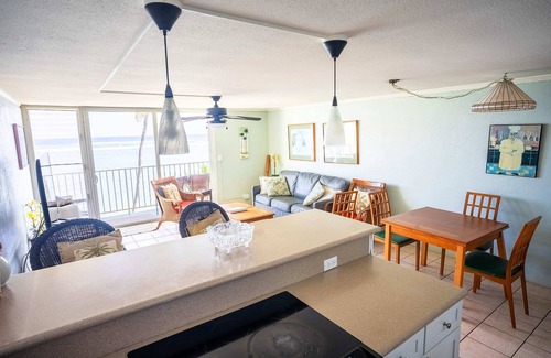 Punaluu Condo | Beachfront PENTHOUSE w/Views & A/C!