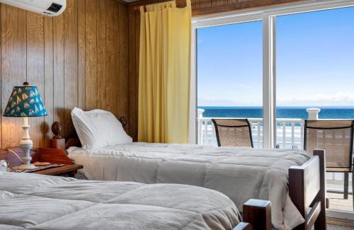 York Beach House | Beachfront Pet Friendly Sleeps 15 and BBQ