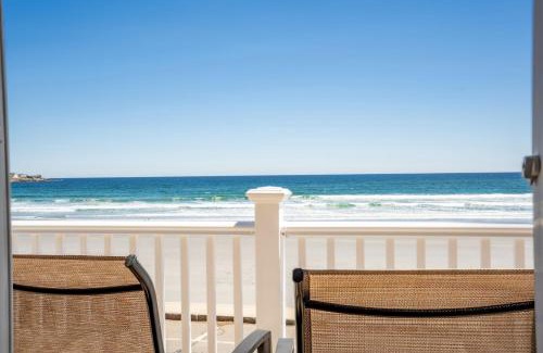 York Beach House | Beachfront Pet Friendly Sleeps 15 and BBQ