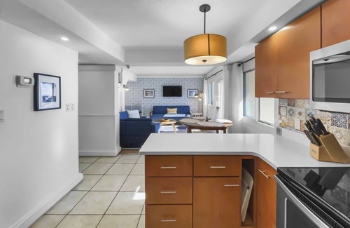 Sunnyside Condo | ☀️BeachFront-Pool-Tennis Courts-Pinnacle Port 12 Casa Francesca☀️