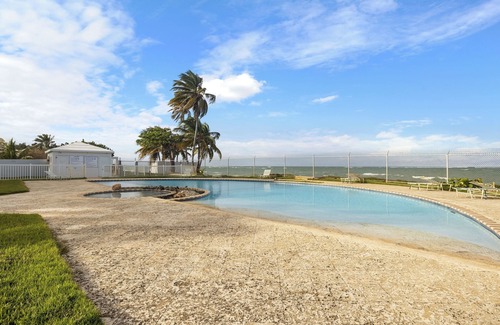 Mediania Alta Apartment | Beachfront | Pool | Balcony | Parking