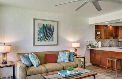 Honokowai Condo | Beachfront Pool + Hot Tub Resort Games (Pickleball, Tennis)