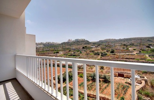 Għadira Apartment | Beachfront Pretty Holiday Home