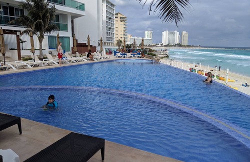 Punta Cancun Condo | Beachfront resort in best location, walk to best clubs and restaurants