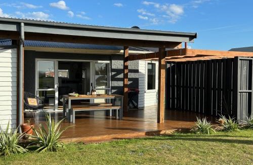 Hokitika House | Beachfront Retreat On Revell