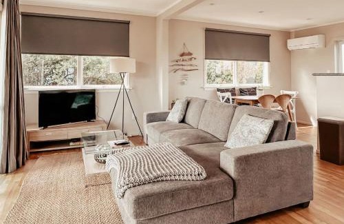 Hokitika House | Beachfront Retreat On Revell