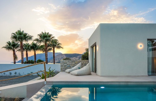 Kokinos Pirgos Villa | Beachfront retreat, sea views, Boho inspired style, private pool, unique design