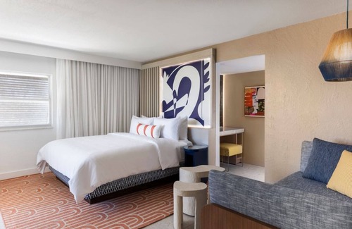 Islamorada Hotel | Beachfront Retreat | Suite w/Balcony, 3 Outdoor Pools & Free Parking