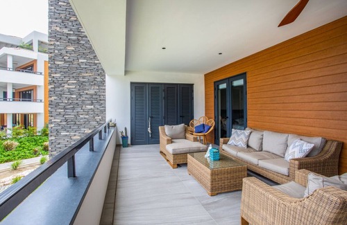 Sint Michiel Apartment | Beachfront, sea view 3 BDR luxury The Shore @ Blue Bay Beach and Golf Resort