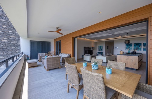 Sint Michiel Apartment | Beachfront, sea view 3 BDR luxury The Shore @ Blue Bay Beach and Golf Resort