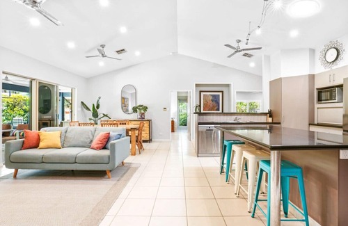 Wonga Beach House | Beachfront Serenity at Wonga Beach- Coastal Luxury Awaits: Stunning Beachfront Retreat with Pool and Spacious Living!