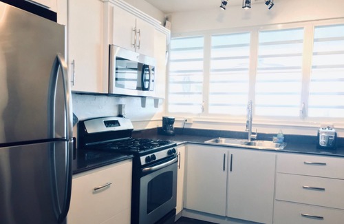 Stella House | ★Beachfront★ Snorkel in Backyard/Walk to Beach Bars/Free Laundry/Bedroom AC