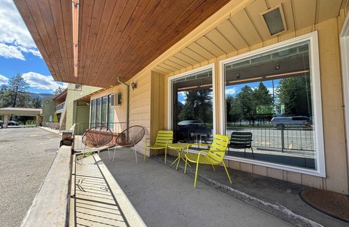 Okanagan-Similkameen Apartment | Beachfront Spacious 3 Bedroom Family Suite