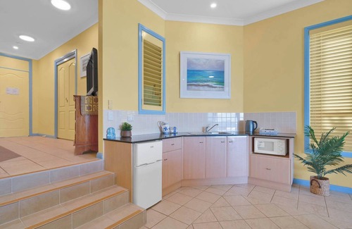 Blue Bay Apartment | Beachfront Stay, Private & Romantic l Nova Escapes