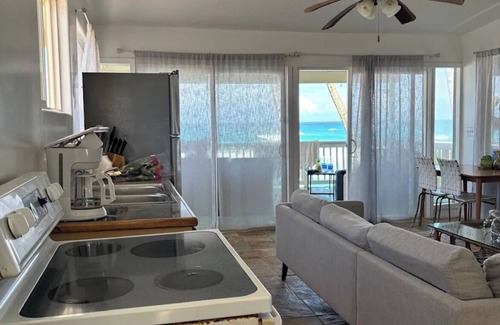 Haleiwa Apartment | Beachfront Studio in North Shore - Upper Unit