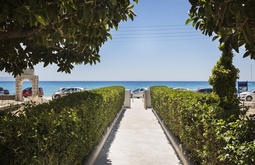 Lourdata Apartment | Beachfront Studio No 2 10 mtrs from the beach