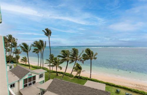 Punaluu House | Beachfront Studio w Amazing Views