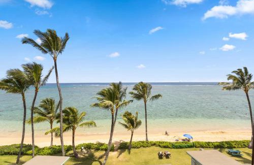 Punaluu House | Beachfront Studio w Amazing Views