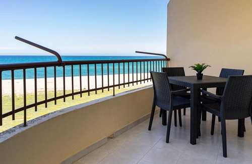 Marina di Strongoli Apartment | Beachfront suite in your relax oasis