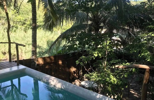 Arroyo Cruz House | Beachfront tree cabin with deck pool