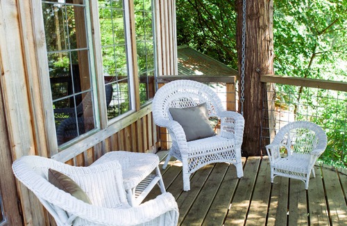 South Colby Cabin | Beachfront Treehouse in the Heart of Puget Sound