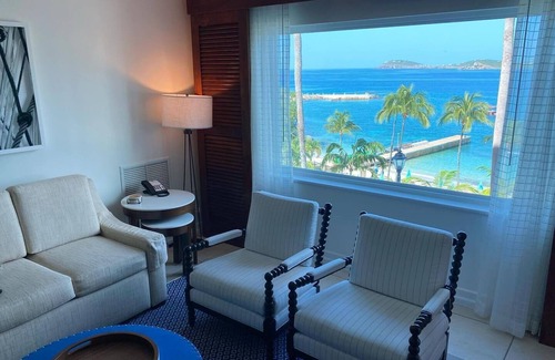 Estate Bakkero Resort | Beachfront Two Bedroom Luxury Marriott Frenchman's Cove