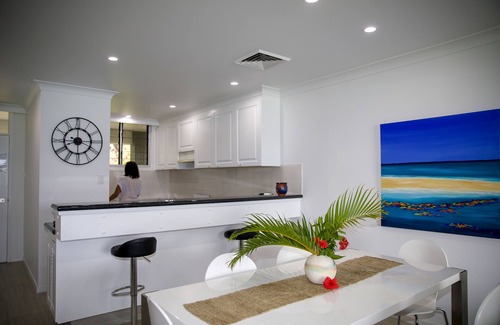 Hamilton Island Apartment | BEACHFRONT UNIT "EVERYTHING YOU NEED AT A PRICE YOU"LL LOVE" Frangipani 206