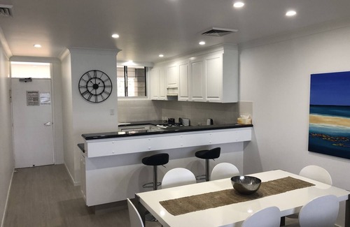 Hamilton Island Apartment | BEACHFRONT UNIT "EVERYTHING YOU NEED AT A PRICE YOU"LL LOVE" Frangipani 206